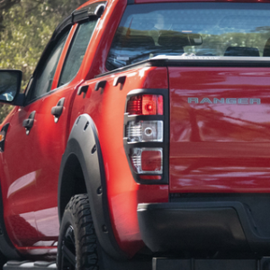 Pickup Attitude* pokrov zadnje luči mat črn okvir